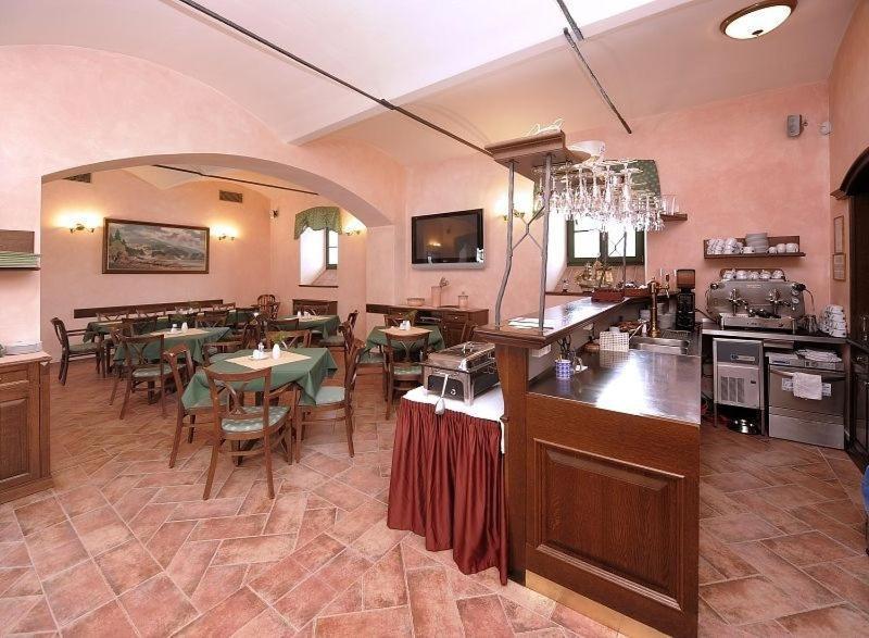 Hotel Svaty Tomas Přední Výtoň Екстериор снимка