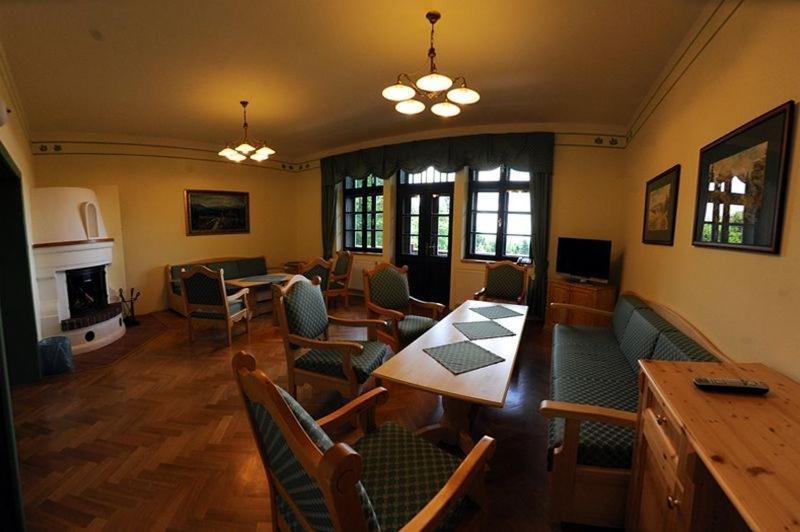 Hotel Svaty Tomas Přední Výtoň Екстериор снимка