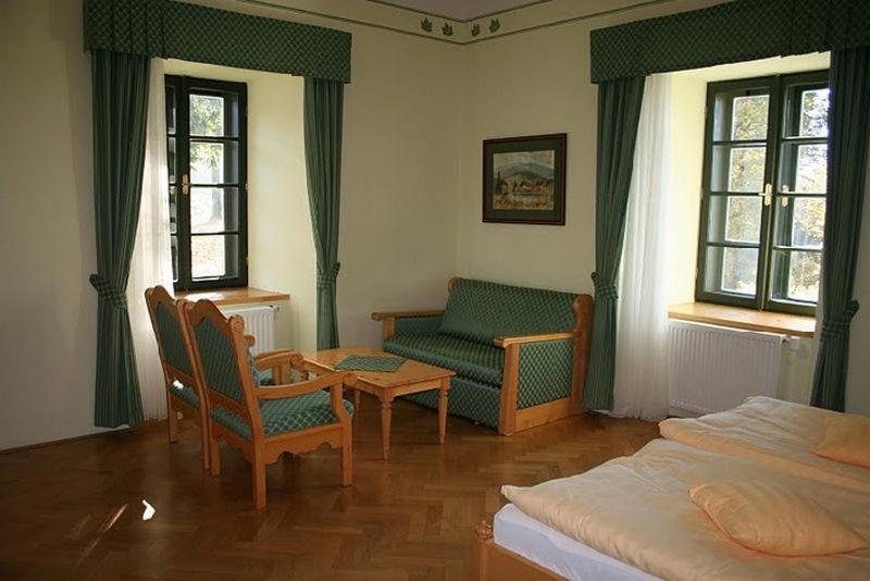 Hotel Svaty Tomas Přední Výtoň Екстериор снимка