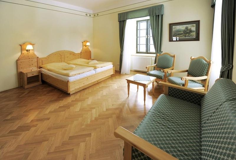 Hotel Svaty Tomas Přední Výtoň Екстериор снимка