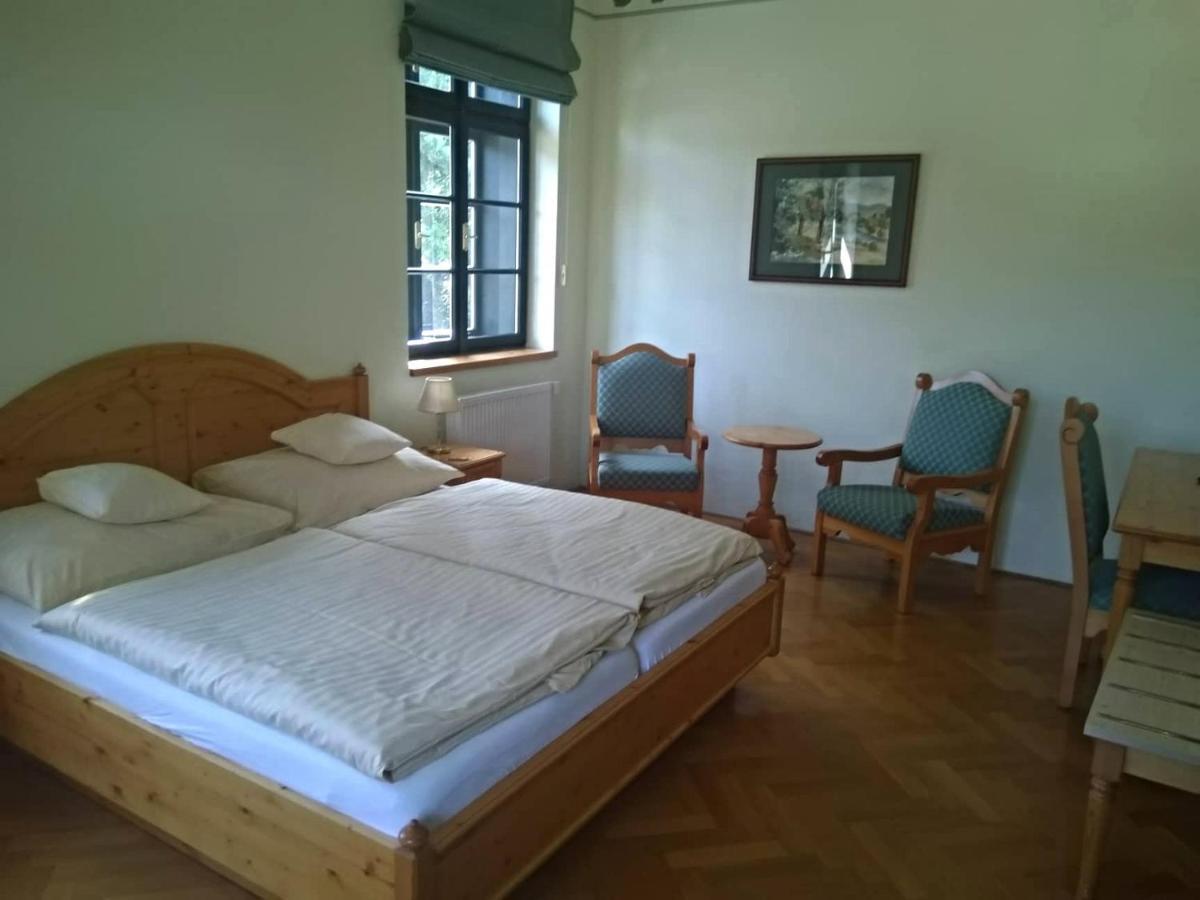 Hotel Svaty Tomas Přední Výtoň Екстериор снимка