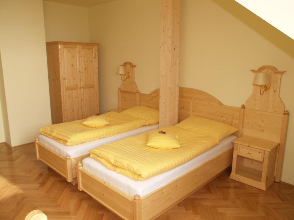 Hotel Svaty Tomas Přední Výtoň Екстериор снимка