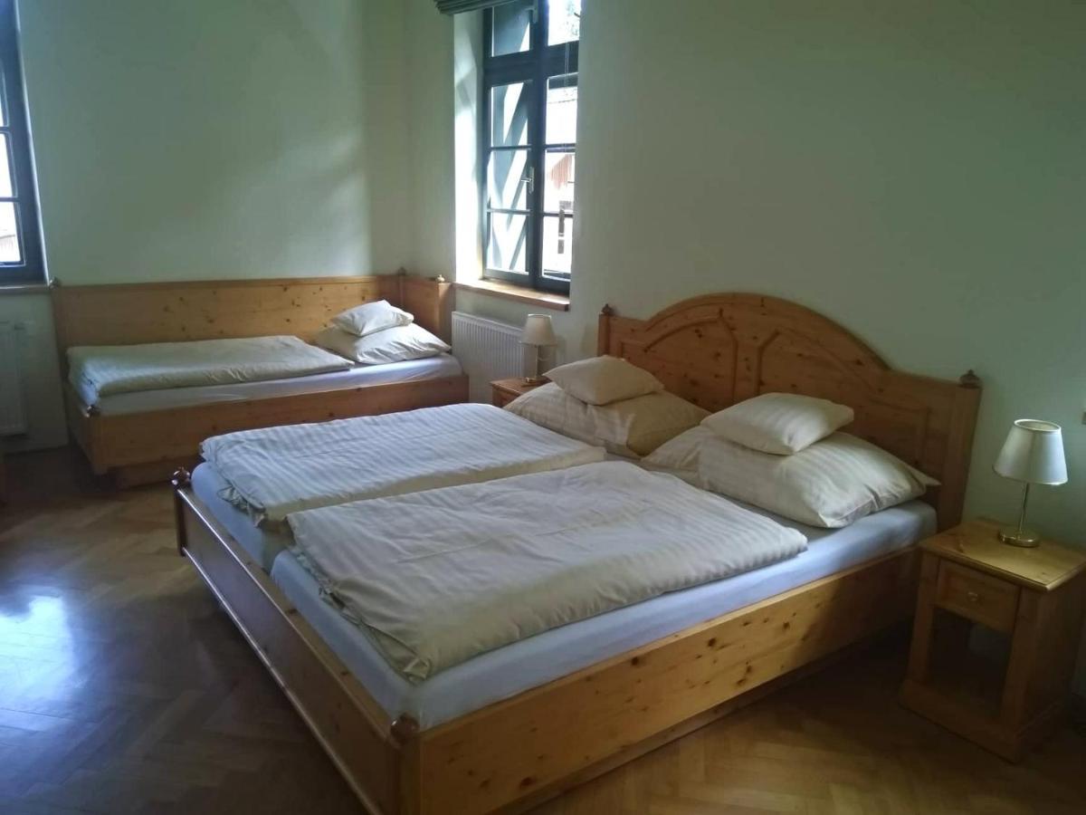 Hotel Svaty Tomas Přední Výtoň Екстериор снимка