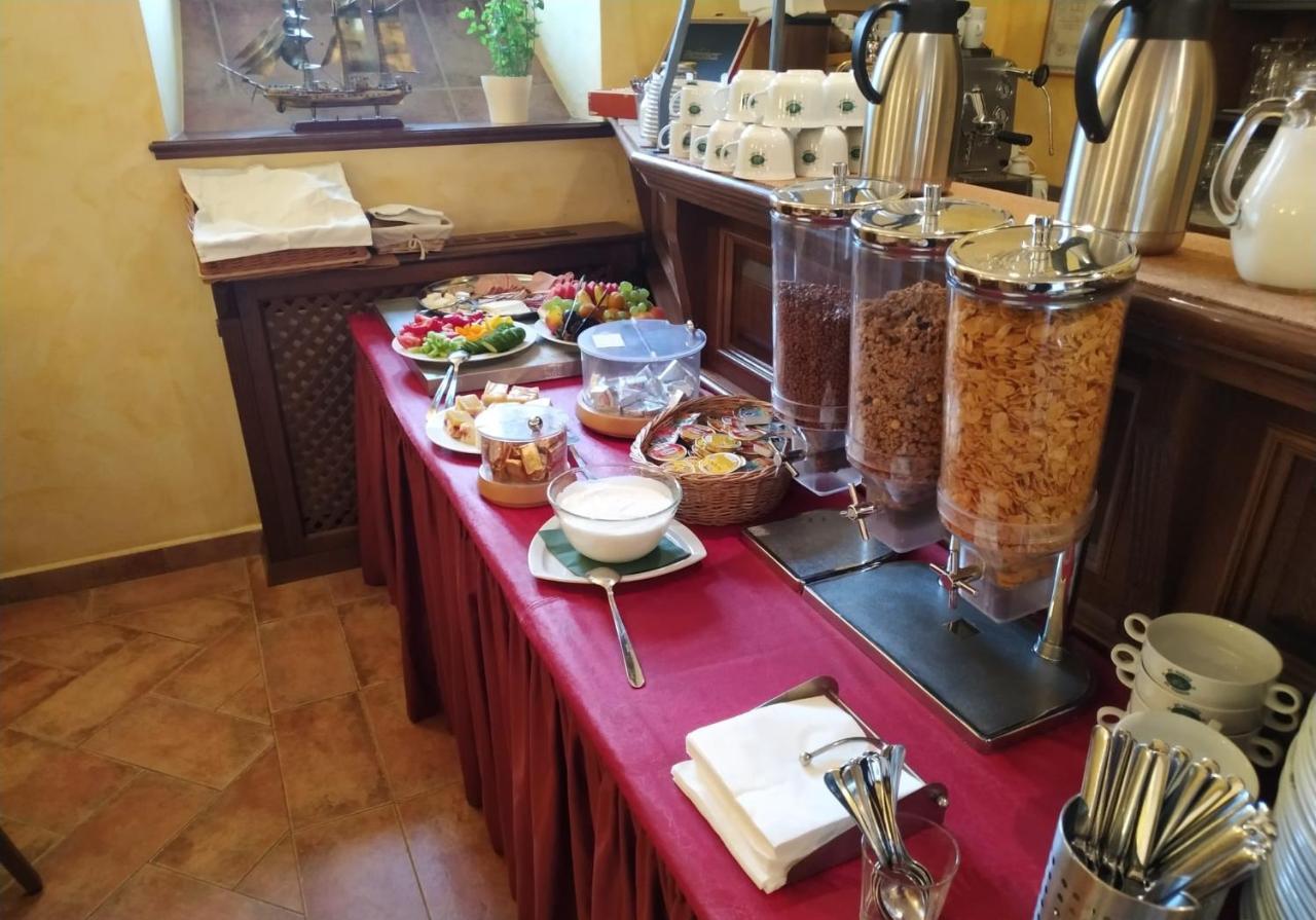 Hotel Svaty Tomas Přední Výtoň Екстериор снимка