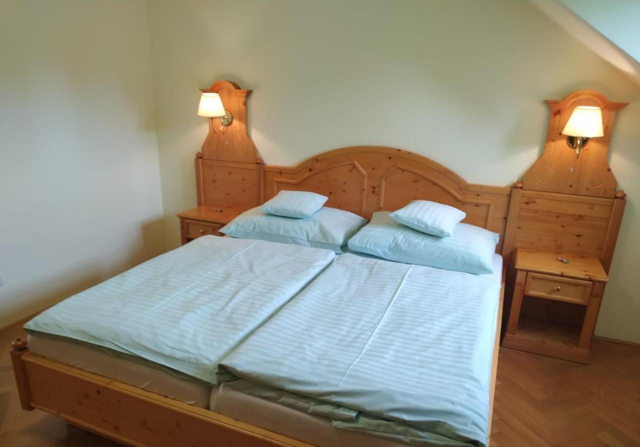 Hotel Svaty Tomas Přední Výtoň Екстериор снимка