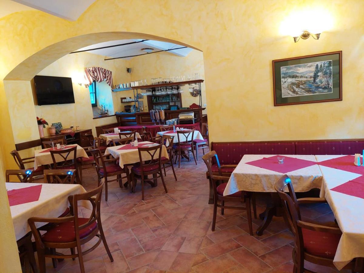 Hotel Svaty Tomas Přední Výtoň Екстериор снимка
