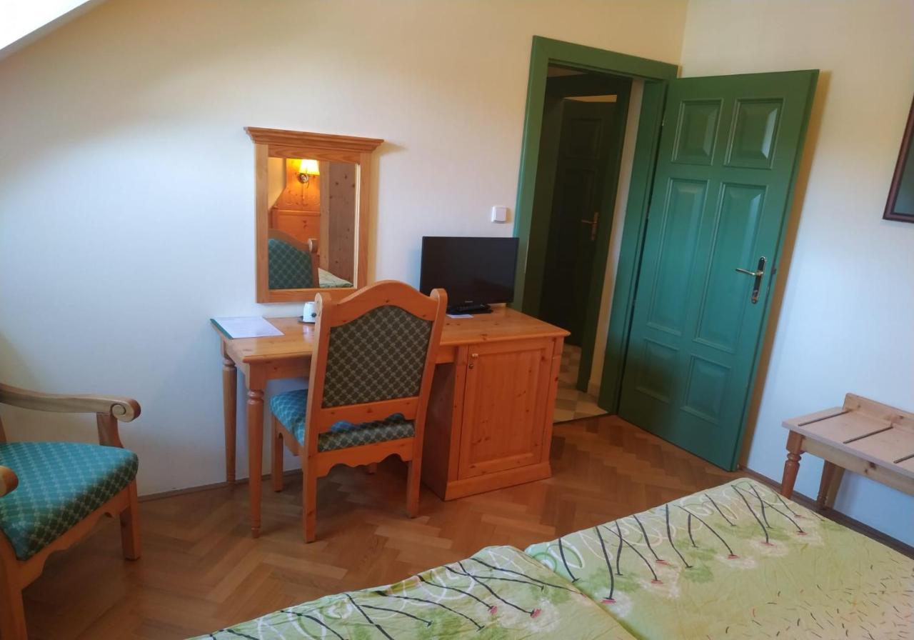 Hotel Svaty Tomas Přední Výtoň Екстериор снимка