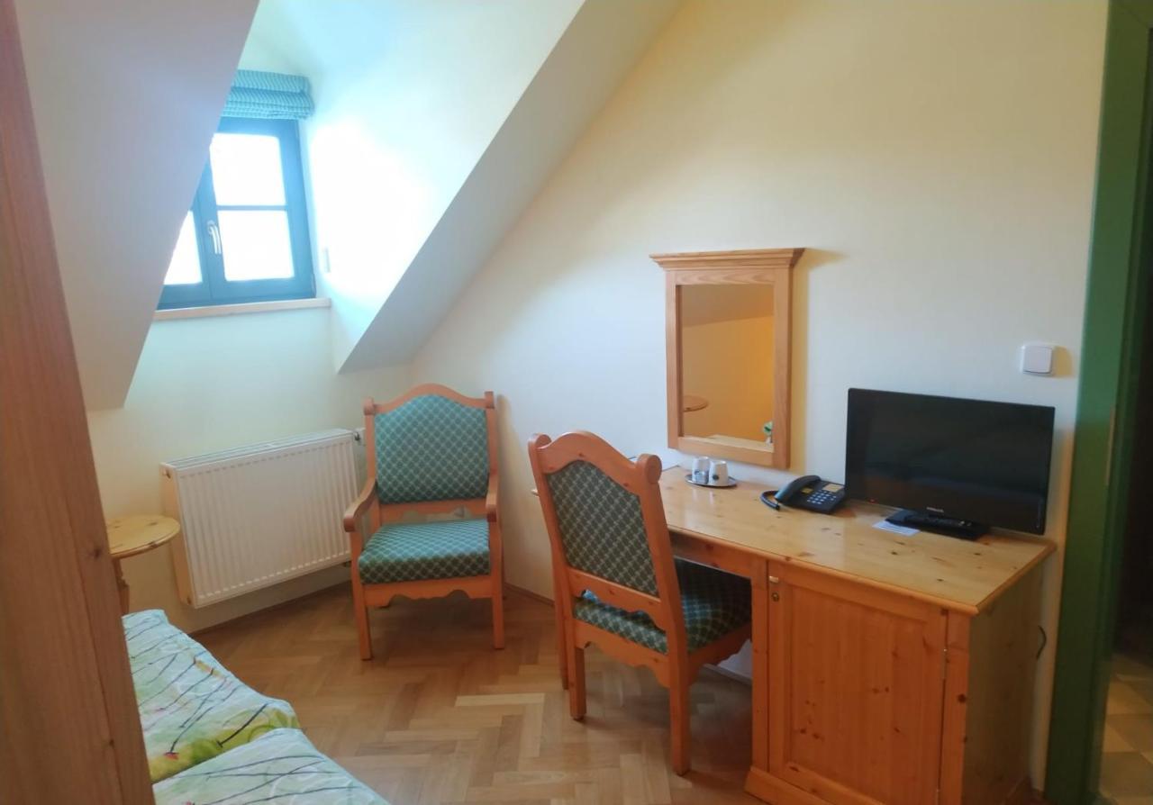 Hotel Svaty Tomas Přední Výtoň Екстериор снимка