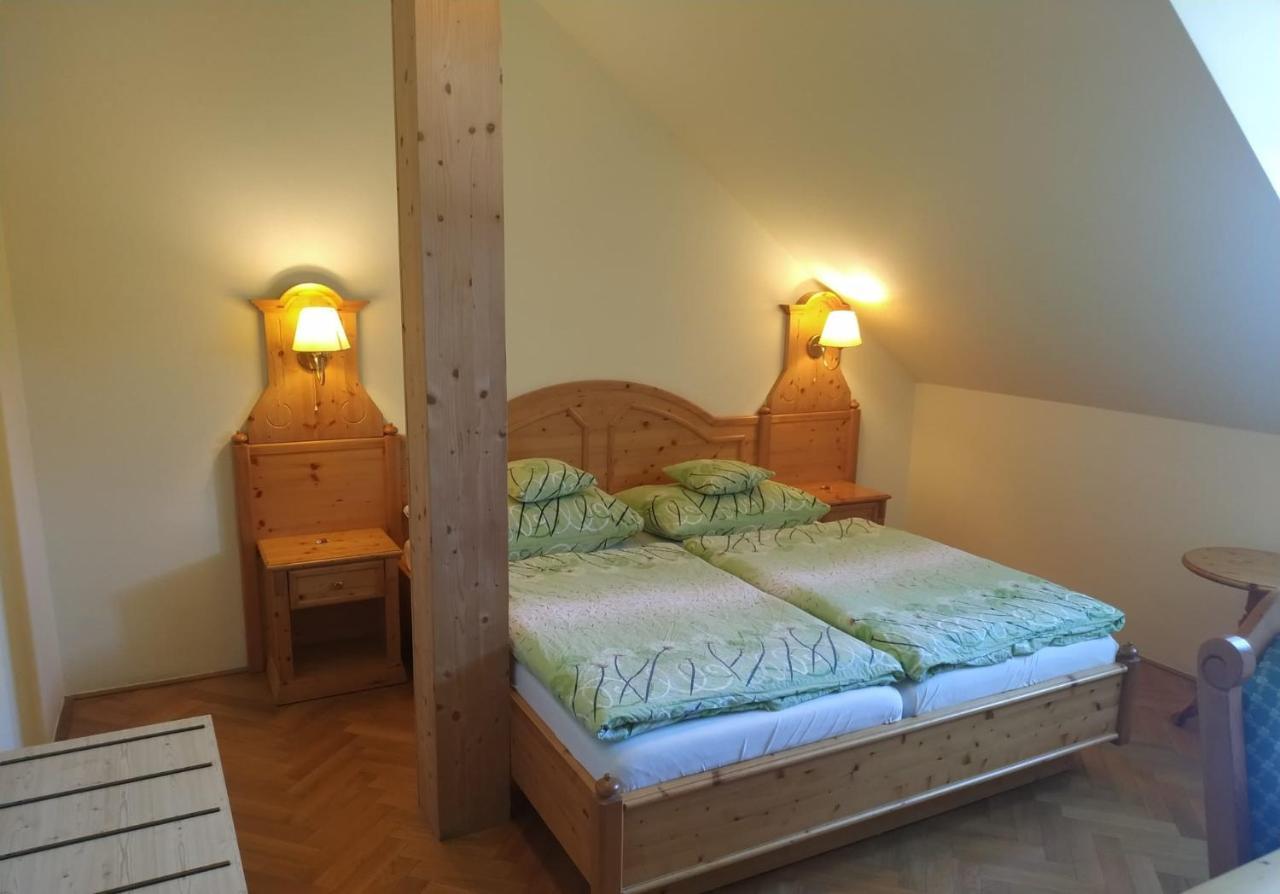 Hotel Svaty Tomas Přední Výtoň Екстериор снимка